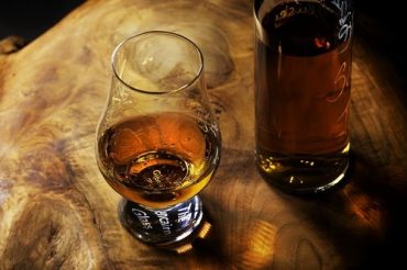 Så påverkar whisky tänderna